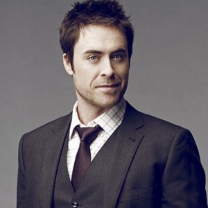 James Murray in una foto promozionale della serie Chaos