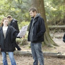 Mireille Enos E Joel Kinnaman In Un Momento Della Serie The Killing 198530