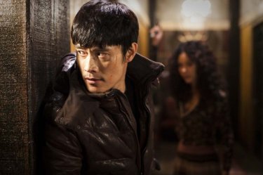 Un primo piano di Lee Byung-hun in I Saw the Devil