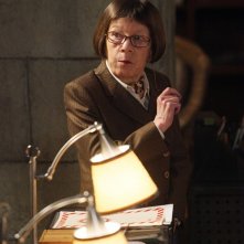 Hetty (Linda Hunt) nell'episodio The Job di NCIS: Los Angeles