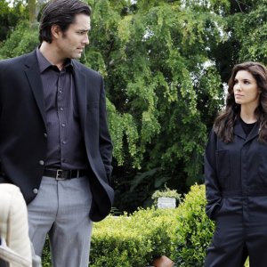 Kensi Blye (Daniela Ruah) guarda Stanley King (Victor Webster) nell'episodio The Job di NCIS: Los Angeles