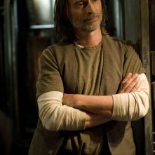 Robert Carlyle in un momento dell'episodio Twin Destinies di Stargate Universe