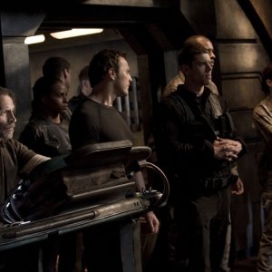 Robert Carlyle, Mike Dopud e Brian J. Smith nell'episodio Twin Destinies di Stargate Universe