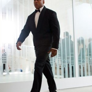 Sam (LL Cool J) in versione elegante nell'episodio Enemy Within di NCIS: Los Angeles