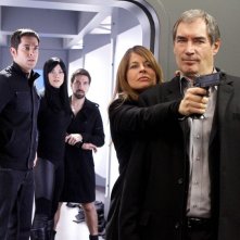 Zachary Levi, Yvonne Strahovski, Joshua Gomez, Linda Hamilton e Timothy Dalton dell'episodio Chuck Versus the Push Mix