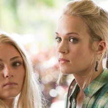 Annasophia Robb e Sonya Balmores nel film Soul Surfer