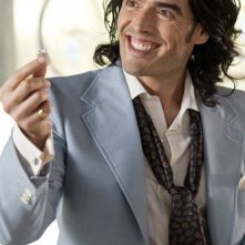 Russell Brand, protagonista della commedia Arthur