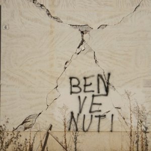 Un muro aquilano scalfito dal terremoto in Ju tarramutu