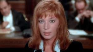 Monica Vitti in una scena di A mezzanotte va la ronda del piacere