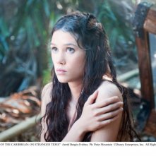 La bellissima Astrid Berges-Frisbey nel film Pirati dei Caraibi 4: Oltre i confini del mare