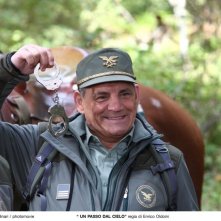 Francesco Salvi è l'aiutante di Terence Hill nella serie Un passo dal cielo