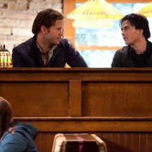 Matthew Davisn e Ian Somerhalder nell'episodio By the Light of the Moon di Vampire Diaries