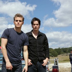 Paul Wesley e Ian Somerhalder sul set dell'episodio Rose di Vampire Diaries