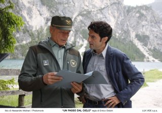Terence Hill e Enrico Ianniello, i due protagonisti della serie Un passo dal cielo