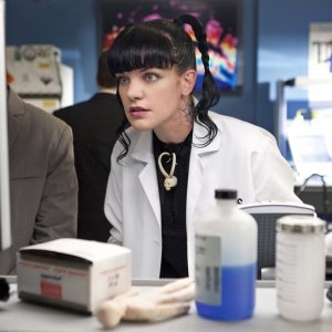 Abby (Pauley Perrette) in una sequenza dell'episodio Tell-All di NCIS