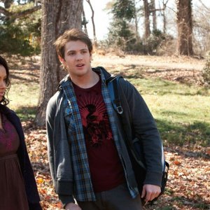 Bonnie (Katerina Graham) e Jeremy (Steven R. McQueen) nell'episodio Know Thy Enemy di Vampire Diaries