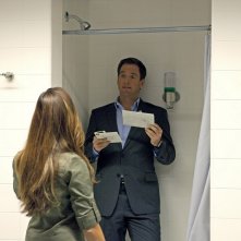 Michael Weatherly e Cote de Pablo (di spalle) nell'episodio Tell-All di NCIS