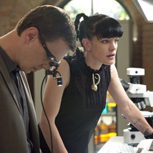 Sean Murray e Pauley Perrette in una scena dell'episodio Tell-All di NCIS