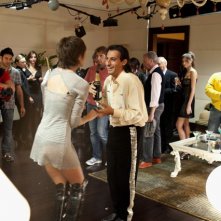 Emilio Solfrizzi con Belen Rodriguez nel film Se sei così, ti dico di sì