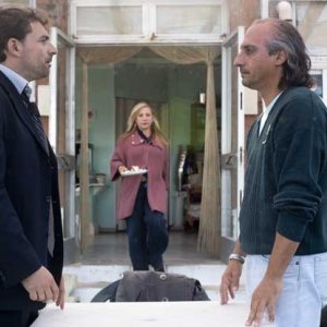 Fabrizio Buompastore, Iaia Forte e Emilio Solfrizzi in una scena del film Se sei così, ti dico di sì