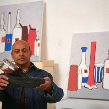 Hassani Shapi in una scena di Senza arte né parte
