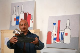 Hassani Shapi in una scena di Senza arte né parte