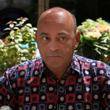 Hassani Shapi in una sequenza di Senza arte né parte