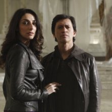 Necar Zadegan e Clifton Collins, Jr nell'episodio A Message Back di The Event