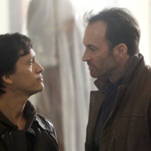 Scott Patterson e Clifton Collins, Jr nell'episodio A Message Back di The Event