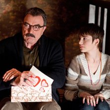 Tom Selleck e Sami Gayle nell'episodio Dedication di Blue Bloods
