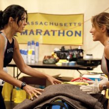 Angie Harmon e Sasha Alexander in una scena dell'episodio Born to Run di Rizzoli & Isles