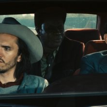 Una scena della commedia on the road Robert Mitchum est mort con Olivier Gourmet