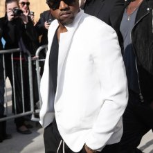 Kanye West arriva ad una sfilata di Chanel