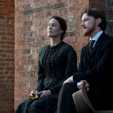 Robin Wright accanto a James McAvoy in The Conspirator