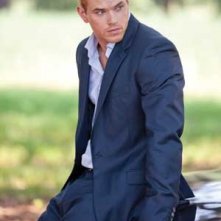 Un pensieroso Kellan Lutz in Love, Wedding, Marriage