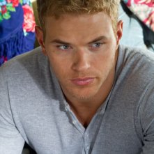 Un primo piano di Kellan Lutz in Love, Wedding, Marriage