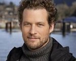 James Tupper in Playing the Field