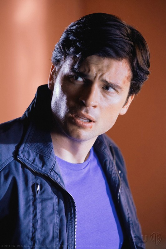 Clark Tom Welling In Una Scena Dell Episodio Kent Di Smallville 200101