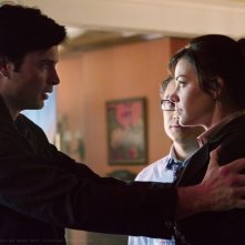 Clark (Tom Welling) rassicura Lois (Erica Durance) dell'episodio Kent di Smallville