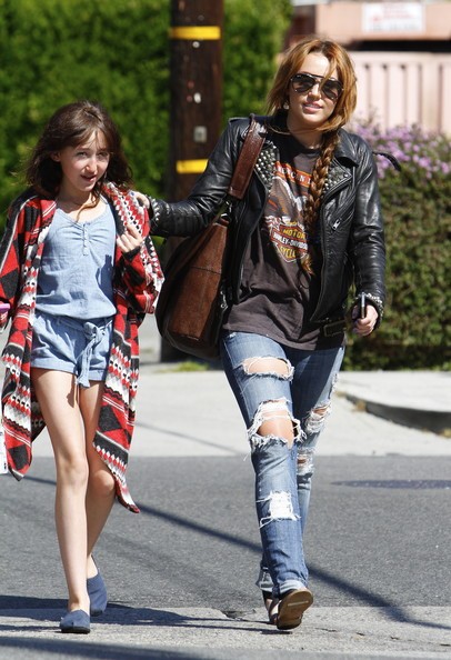 Miley Cyrus Trascorre Del Tempo Con La Sorella Minore Noah A Los Angeles 200077