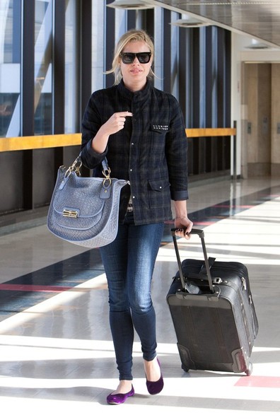 Rebecca Romijn Arriva Al Los Angeles International Airport 200079