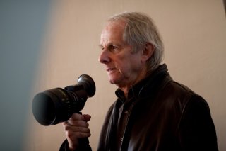 Il regista Ken Loach sul set del suo L'altra verità