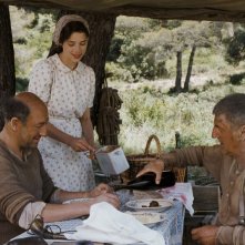 Astrid Berges-Frisbey insieme a Kad Merad e Daniel Auteuil in La fille du puisatier