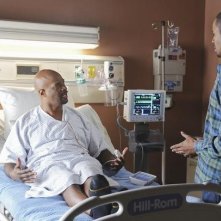 Damon Wayans e Damon Wayans Jr. nell'episodio Like Father, Like Gun di Happy Endings