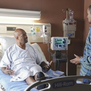 Damon Wayans e Damon Wayans Jr. nell'episodio Like Father, Like Gun di Happy Endings