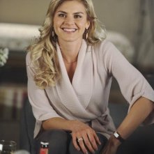 Eliza Coupe in una scena dell'episodio Like Father, Like Gun di Happy Endings