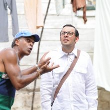 Enrico Brignano in una scena di Faccio un salto all'Avana