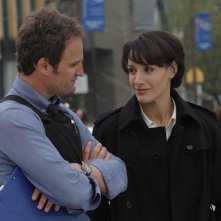 Jason Clarke e Jennifer Beals nel pilot di The Chicago Code