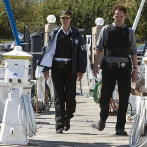 Jason Clarke e Jennifer Beals nell'episodio Black Hand and the Shotgun Man di The Chicago Code