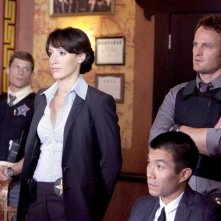 Jason Clarke, Jennifer Beals e Matt Lauria in una scena dell'episodio O'Leary's Cow di The Chicago Code